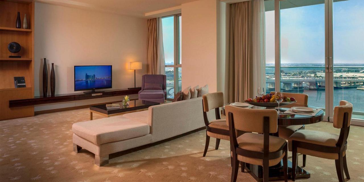 Intercontinental Residence Suites Dubai Festival City By Ihg Екстер'єр фото A suite at the Jumeirah Emirates Towers Hotel