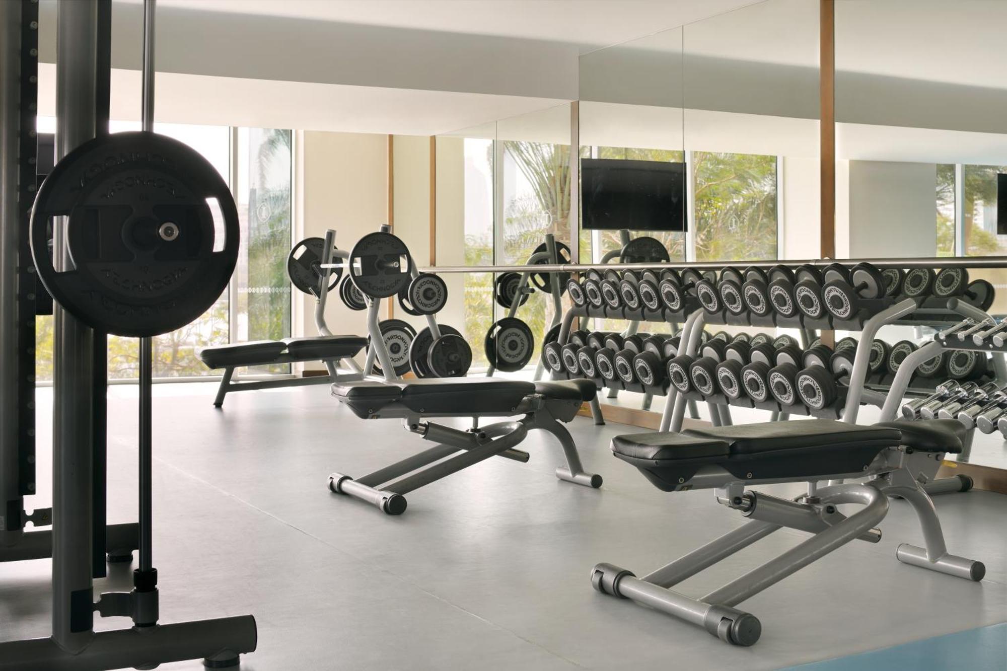 Intercontinental Residence Suites Dubai Festival City By Ihg Екстер'єр фото A typical gym