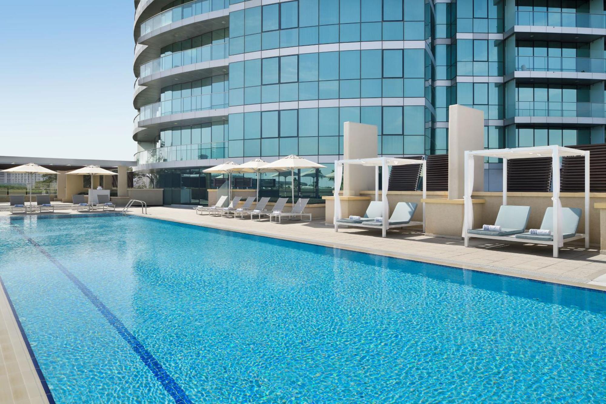 Intercontinental Residence Suites Dubai Festival City By Ihg Екстер'єр фото The swimming pool at the hotel