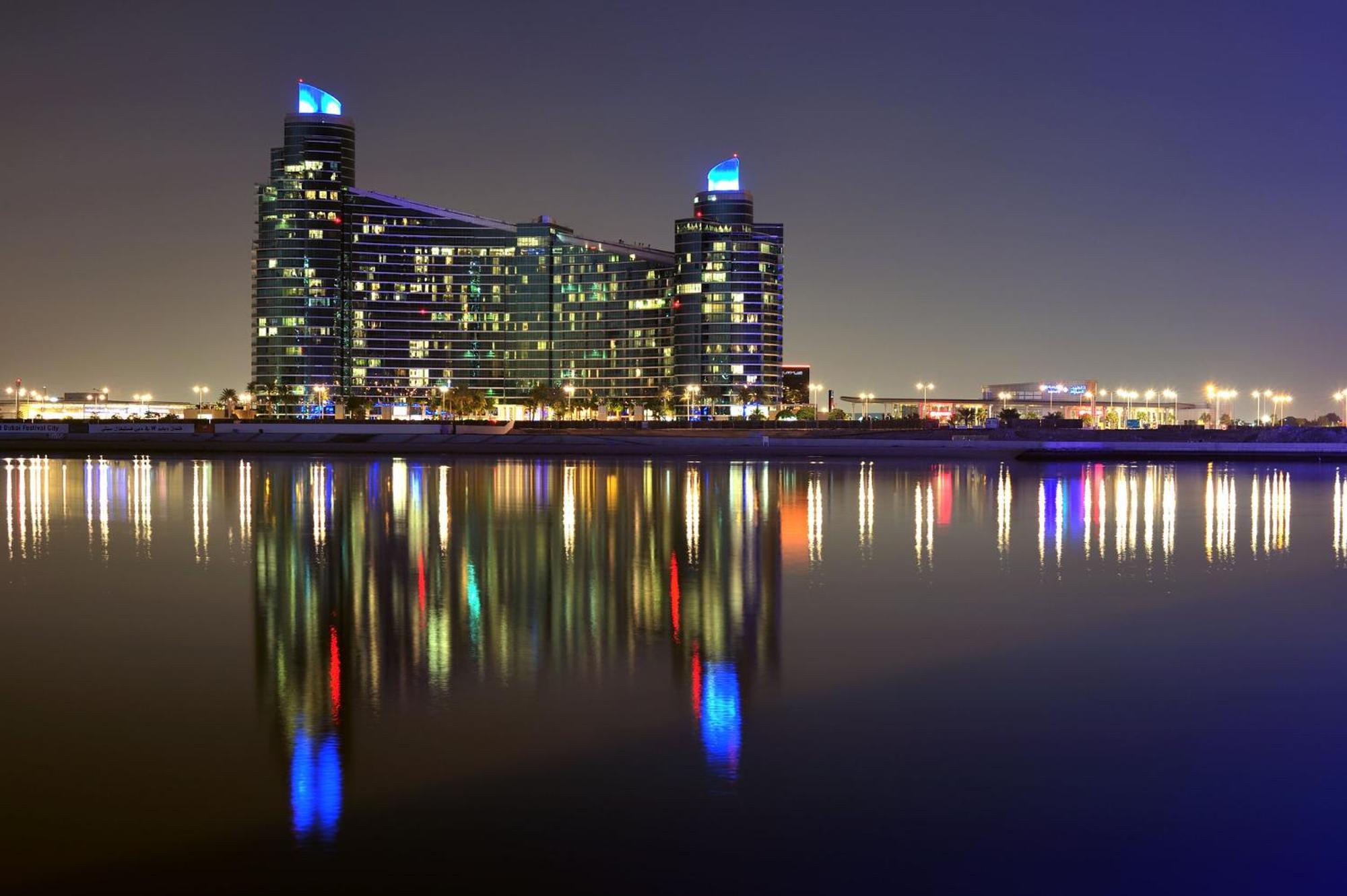 Intercontinental Residence Suites Dubai Festival City By Ihg Екстер'єр фото Marina Towers at night