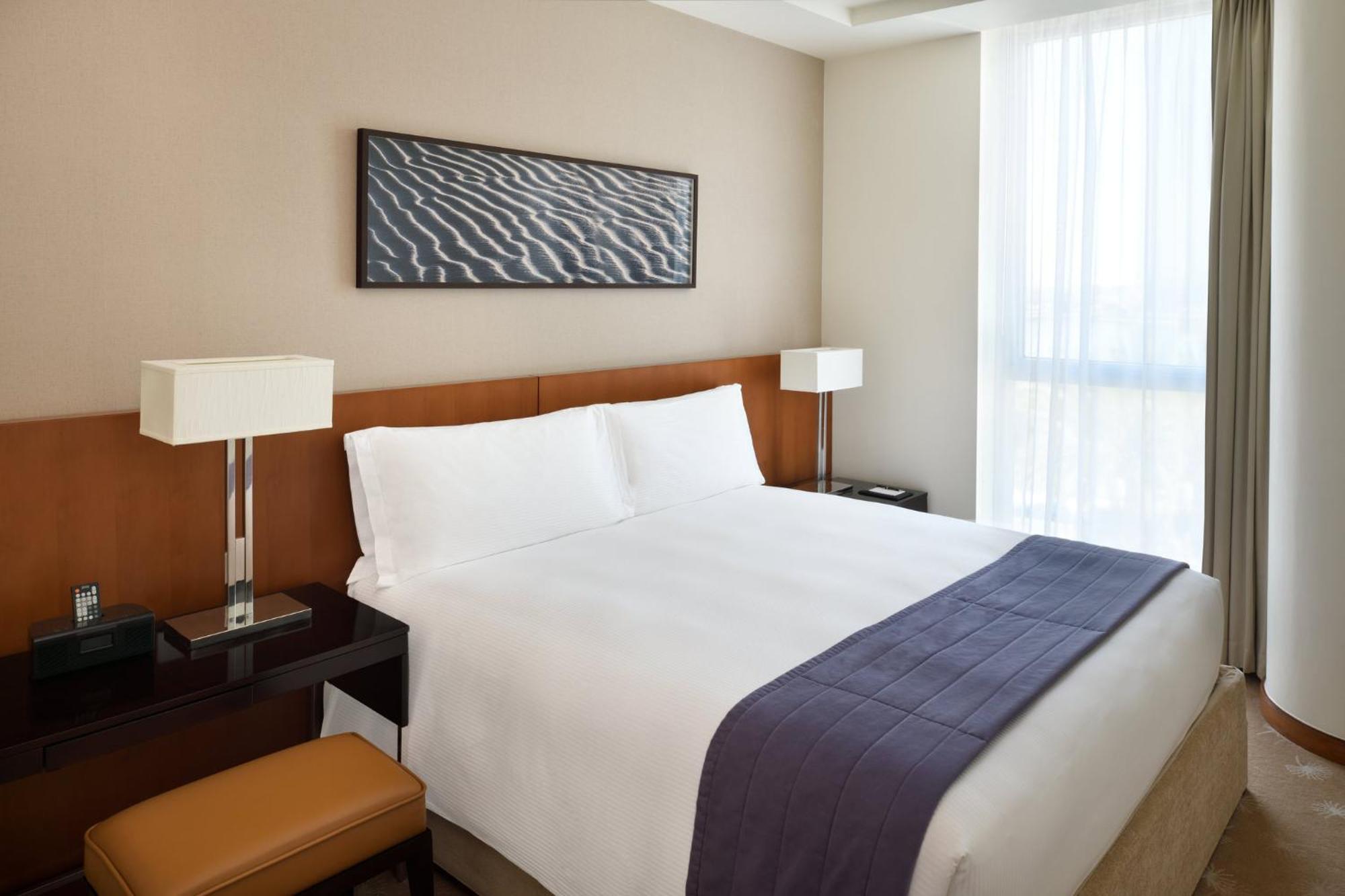 Intercontinental Residence Suites Dubai Festival City By Ihg Екстер'єр фото A bedroom at the hotel