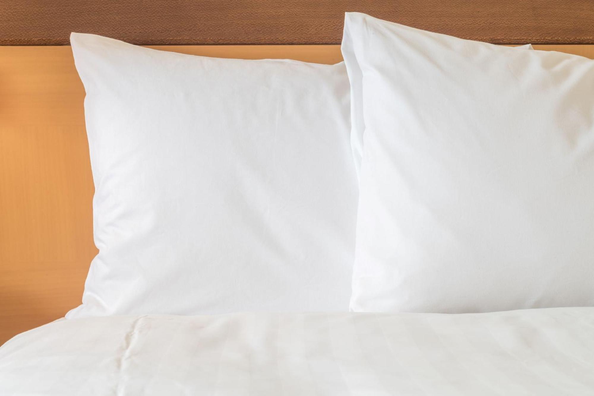Intercontinental Residence Suites Dubai Festival City By Ihg Екстер'єр фото Two pillows on a bed