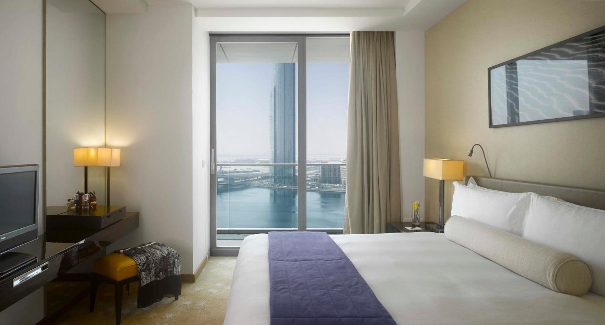 Intercontinental Residence Suites Dubai Festival City By Ihg Екстер'єр фото A bedroom at the Address Downtown Hotel