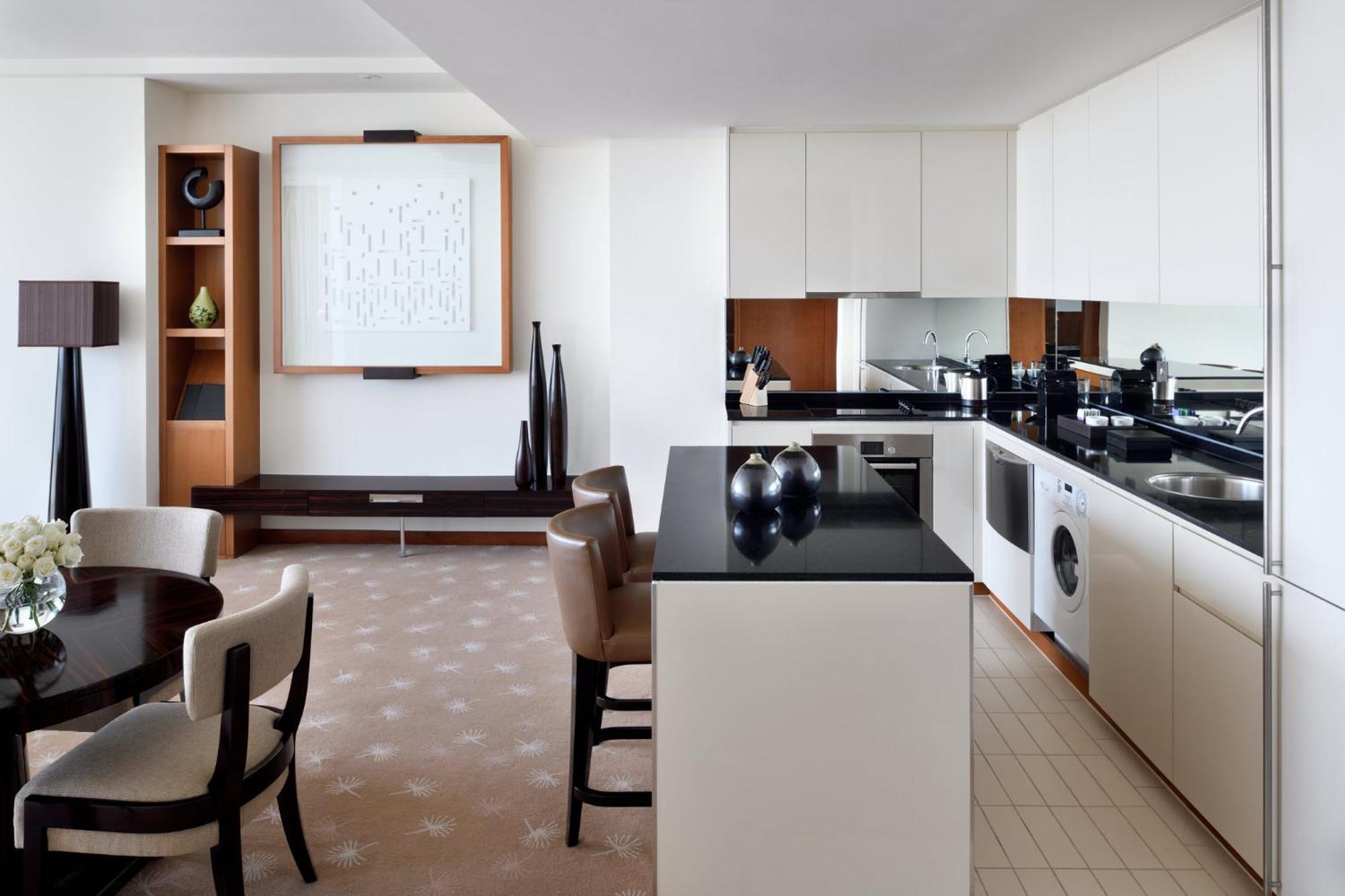 Intercontinental Residence Suites Dubai Festival City By Ihg Екстер'єр фото A kitchen in a suite at The Ritz-Carlton, Dubai