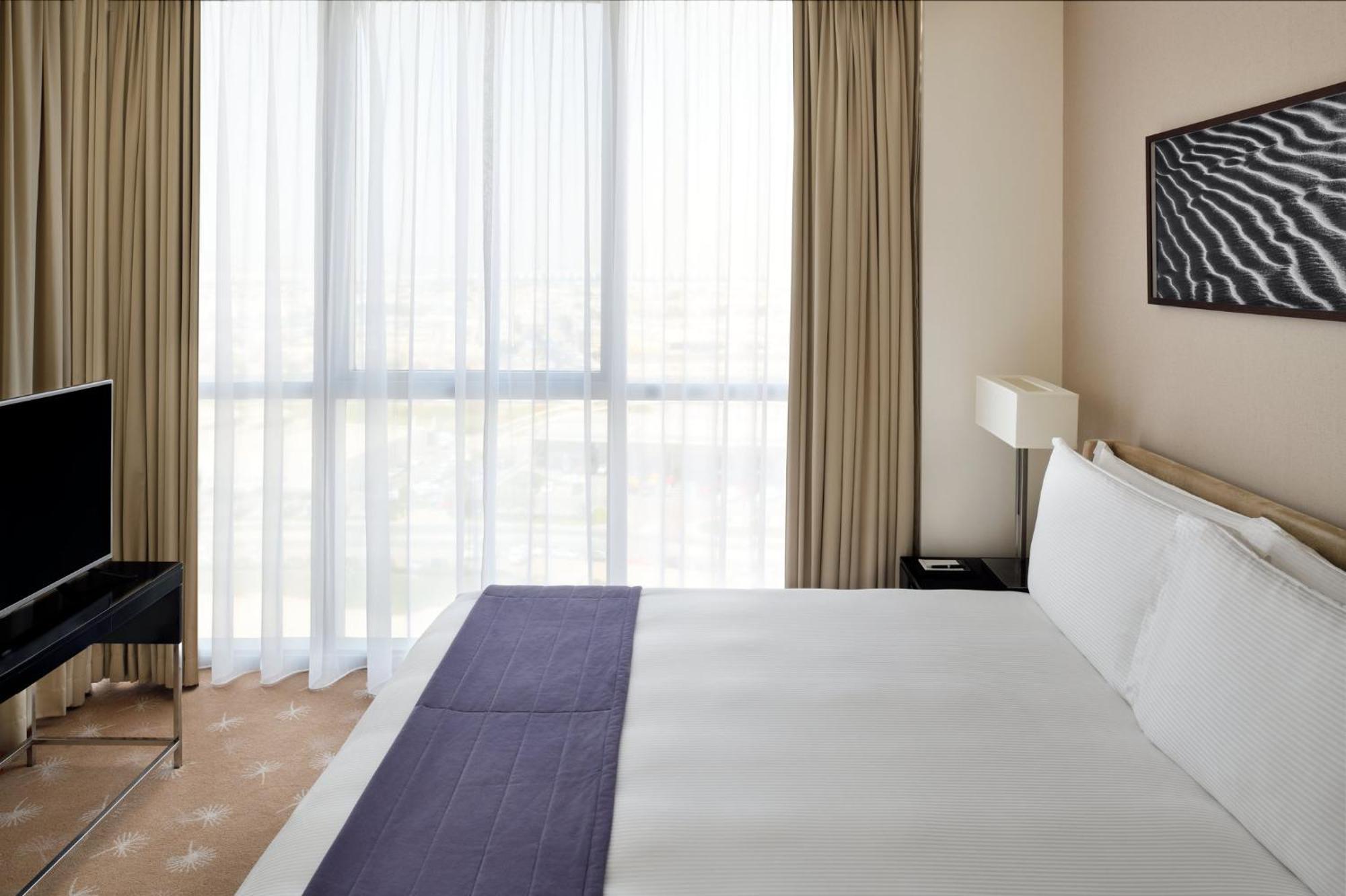 Intercontinental Residence Suites Dubai Festival City By Ihg Екстер'єр фото A bedroom at the hotel