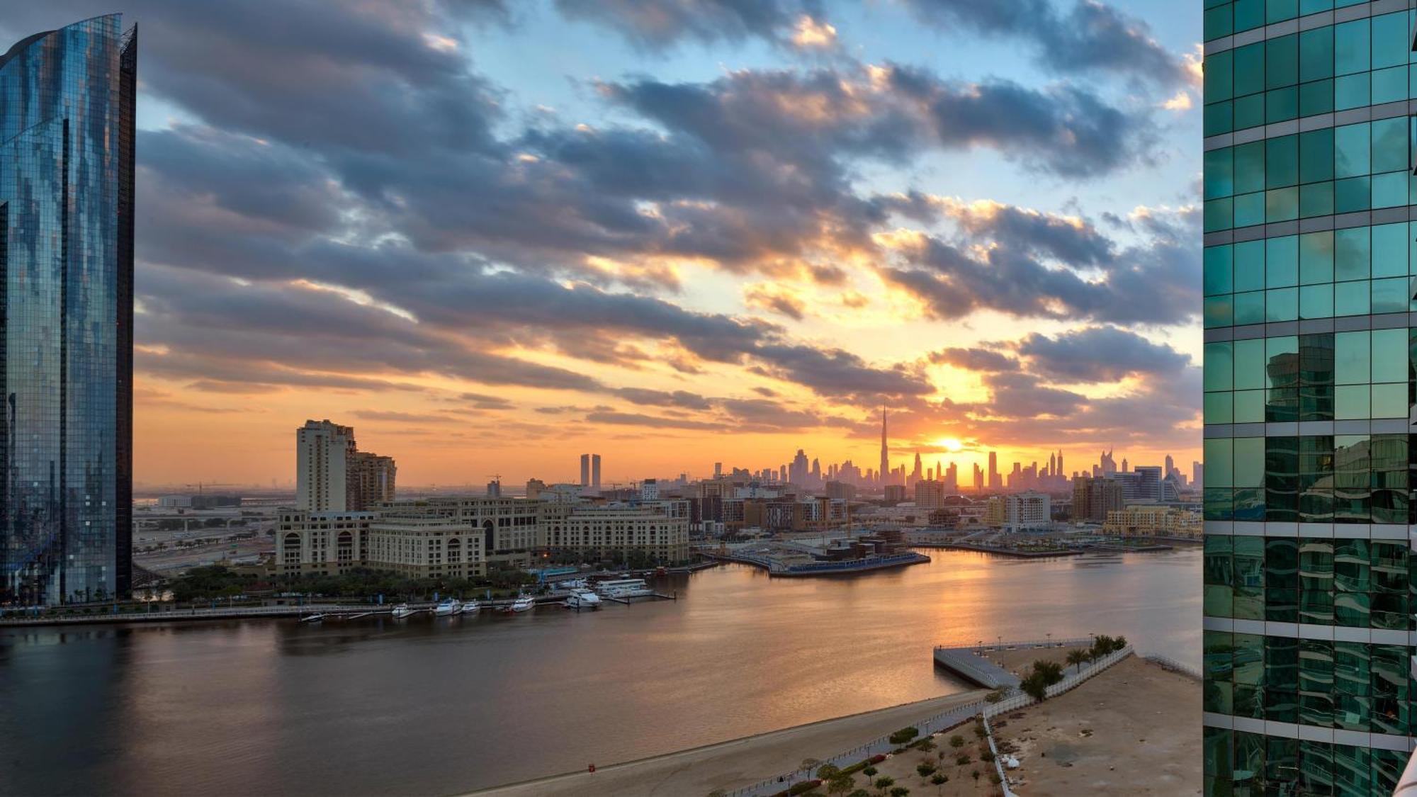 Intercontinental Residence Suites Dubai Festival City By Ihg Екстер'єр фото View of the Hudson River from the building
